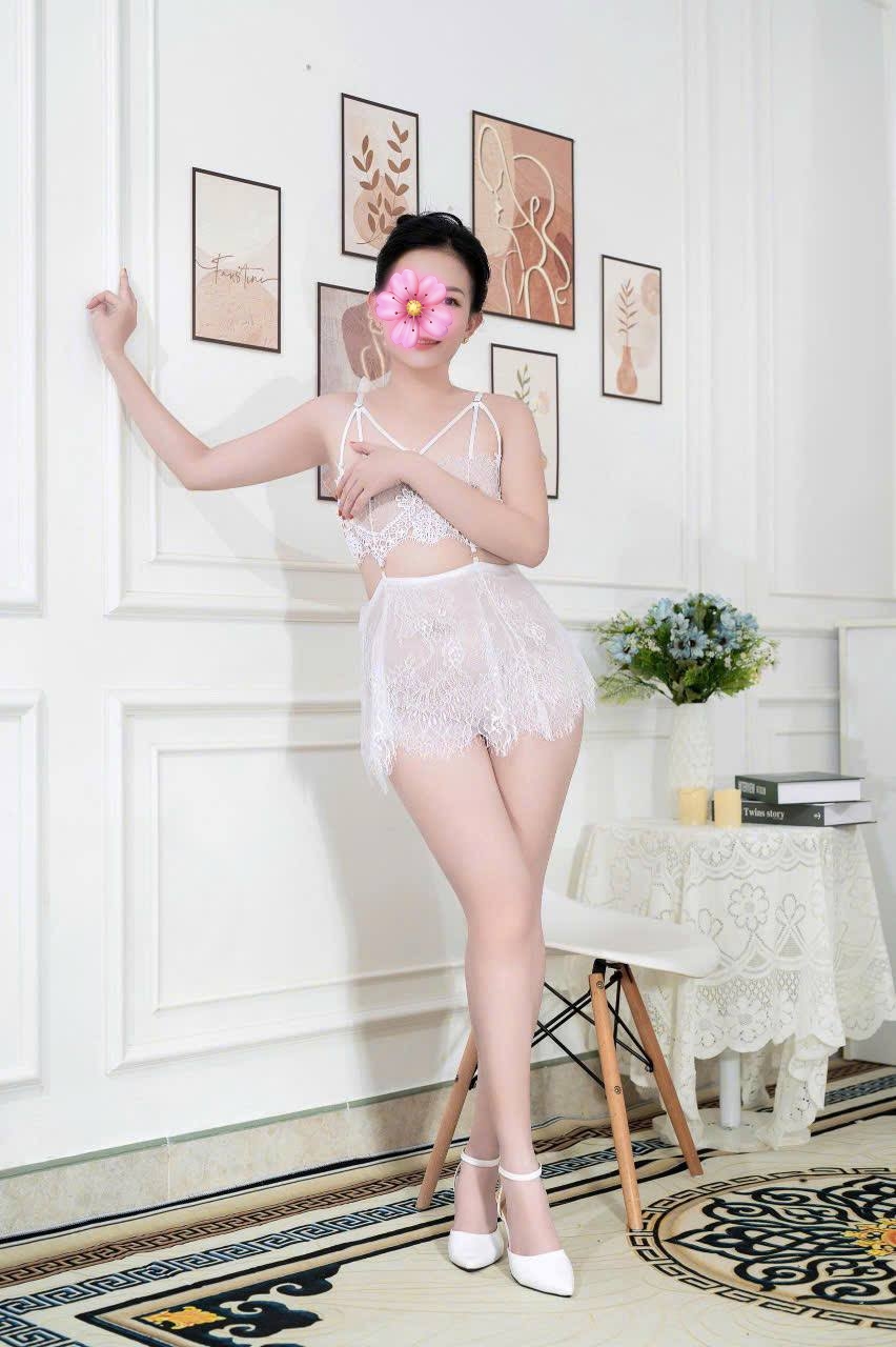 Băng Di xinh đẹp sắc sảo xứng tầm giá, Cosplay sexy : nữ sinh, ren lưới lọt khe, hầu gái