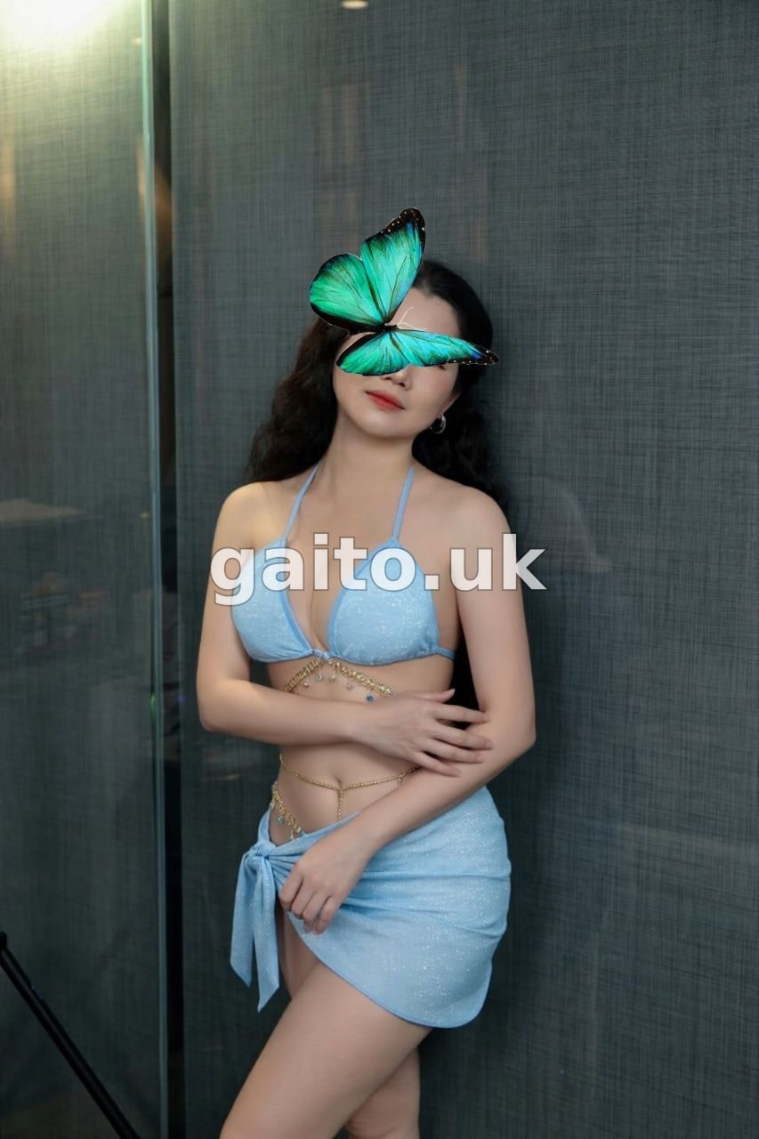 Gia Linh _(Cô nàng dâm đãng dịch vụ bảo phê có các gói massge trị liệu body)