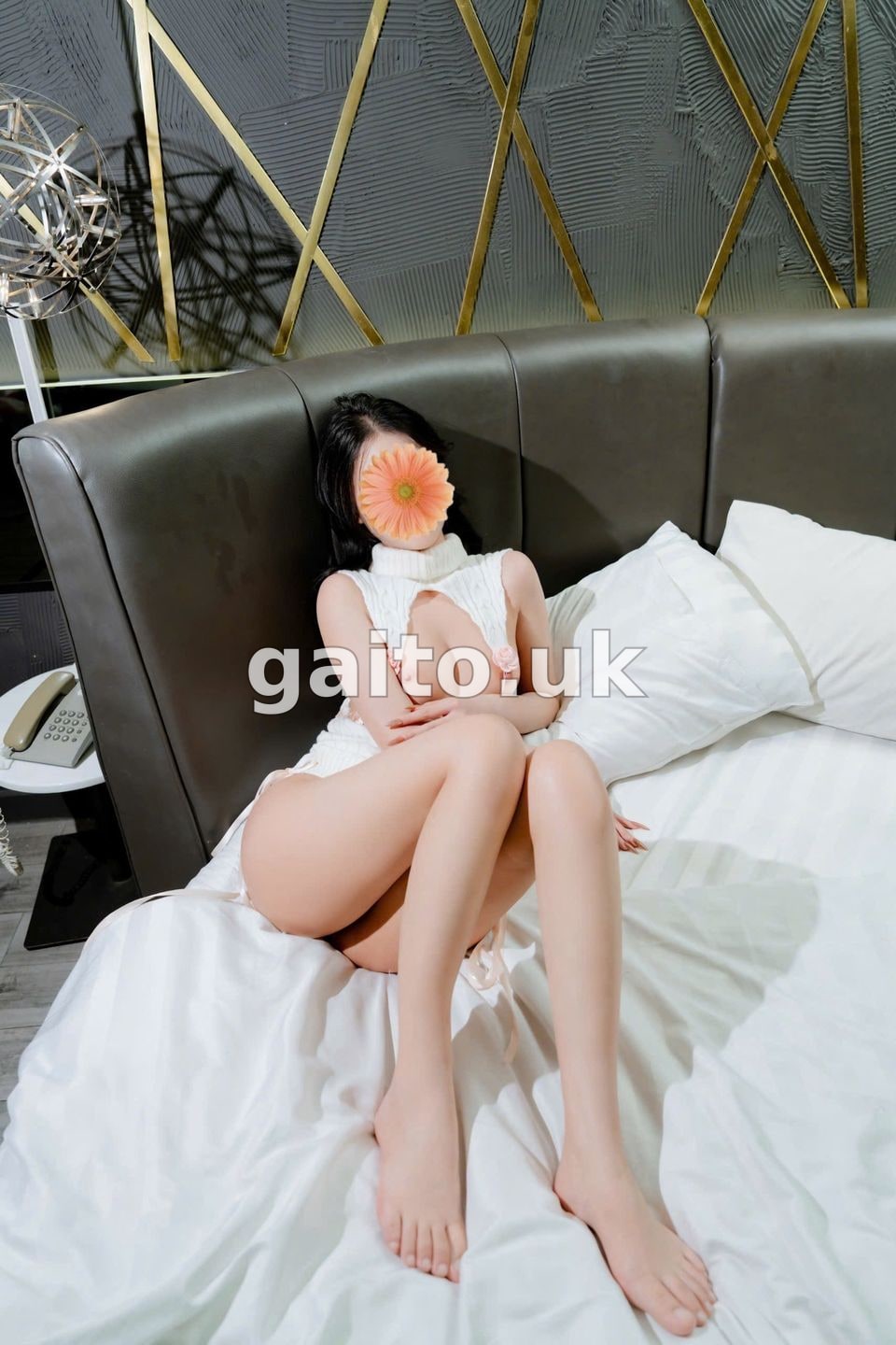 ANNA - BÉ ĐIỆU XINH XẮN DỄ THƯƠNG, CHIỀU KHÁCH