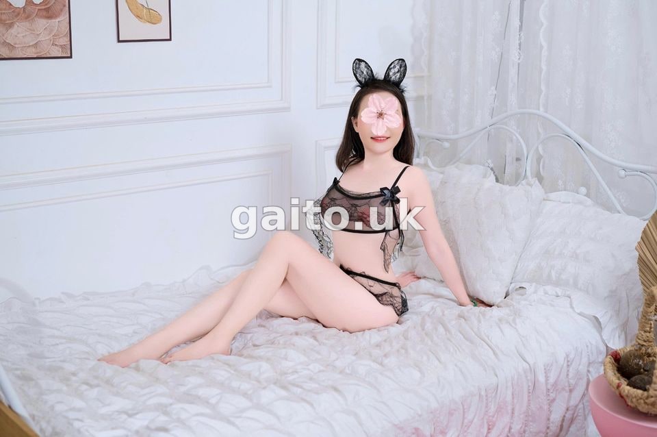 Thuý Vy Chiều Khách Tới Bến - Massage Kích dục