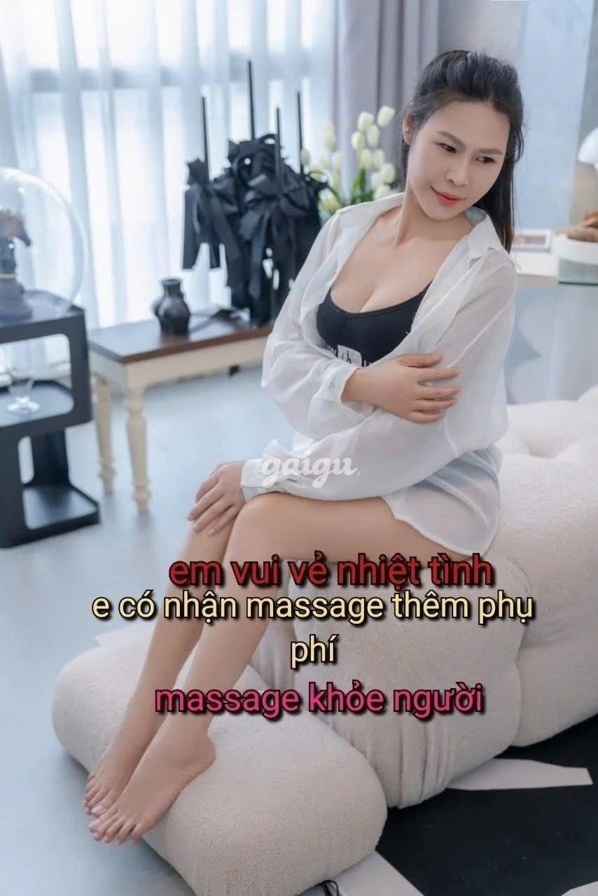 KHÁNH VY -  MẶT DÂM DA TRẮNG VÚ TO MONG CHÒN LÀM TÌNH SAY MÊ