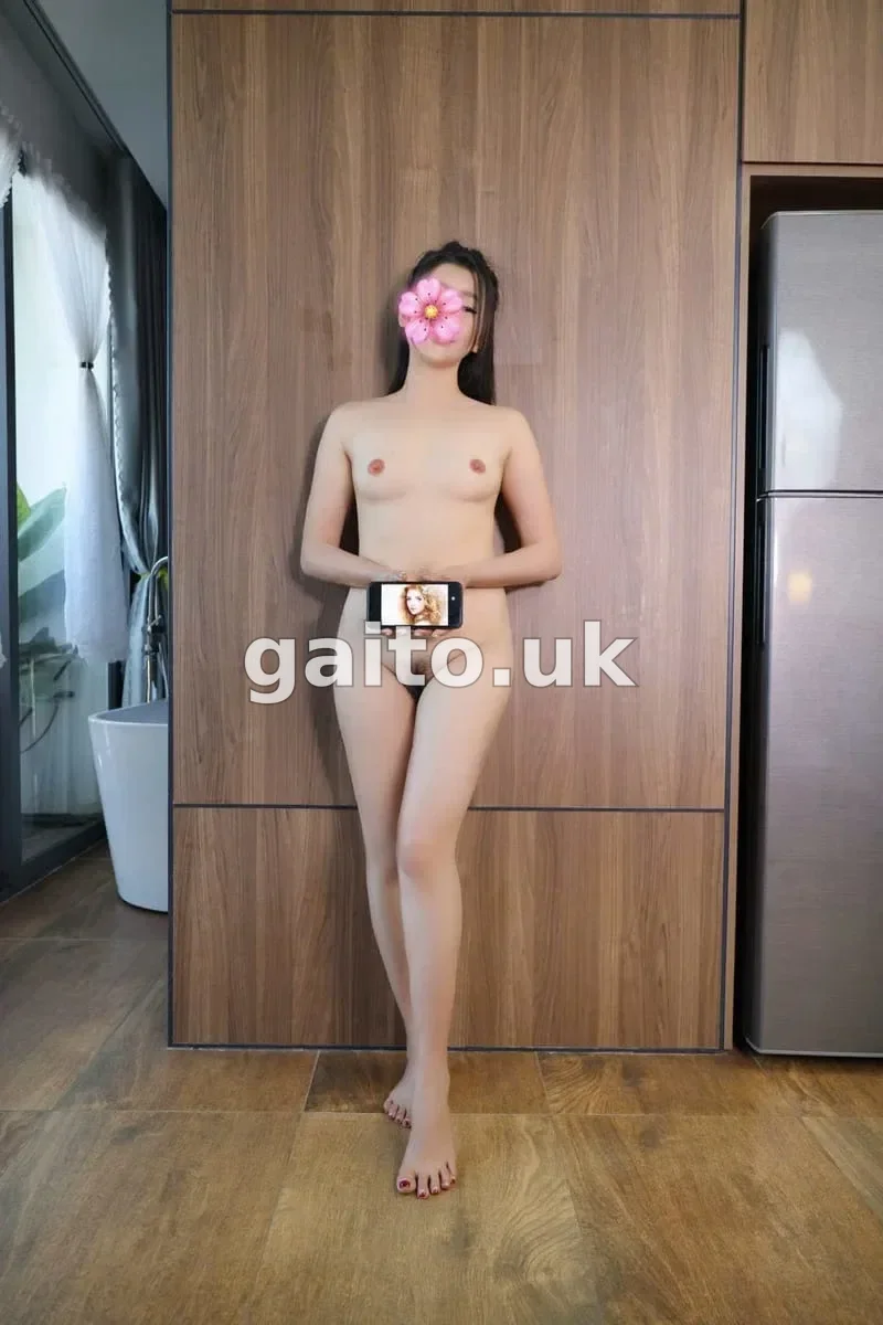 Phương Linh Xinh Xắn Dịu Dàng