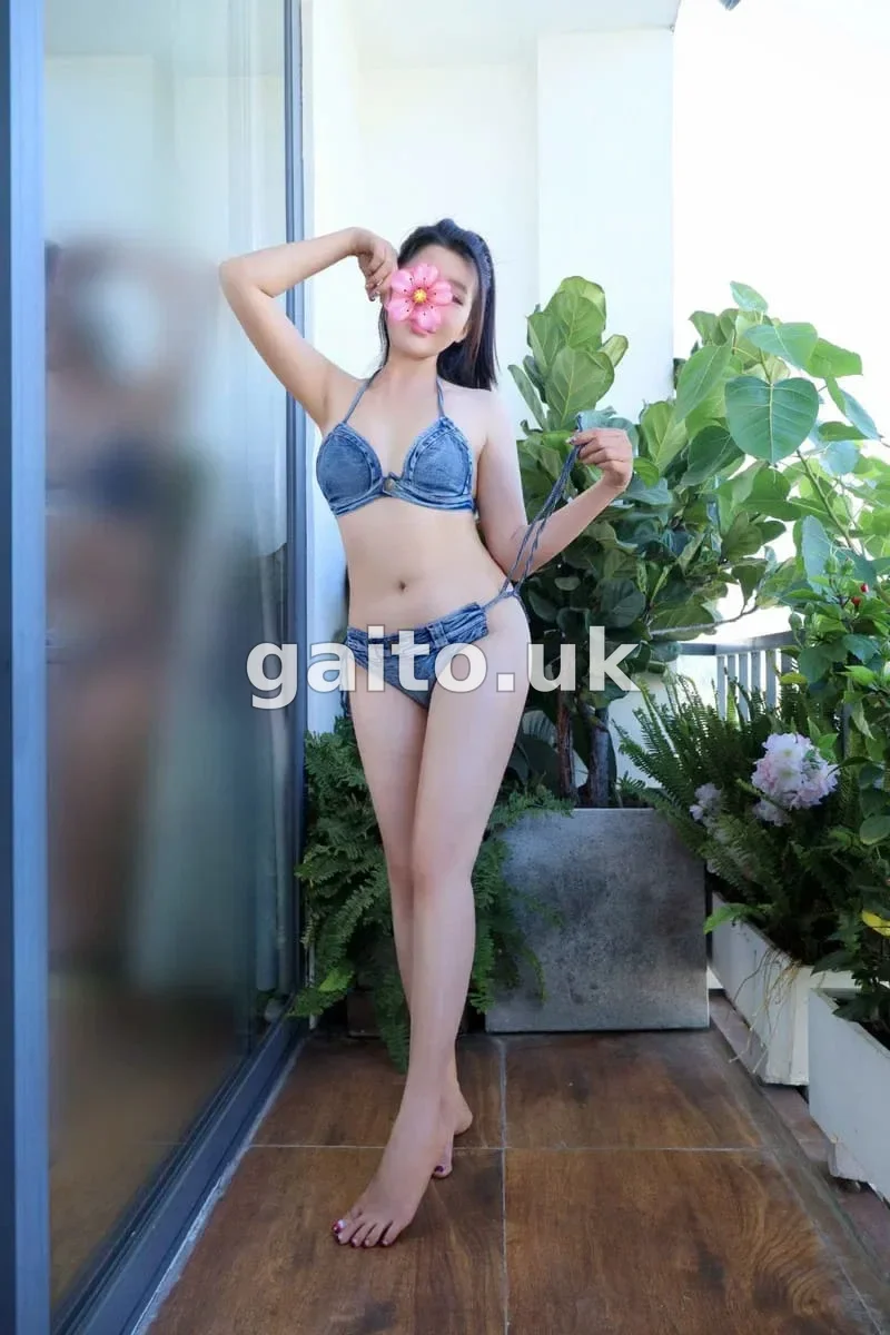 Phương Linh Xinh Xắn Dịu Dàng
