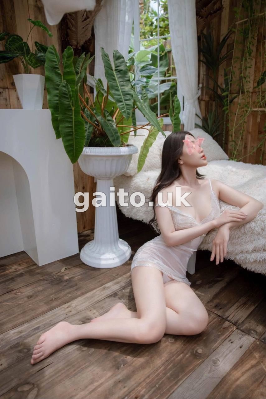 QUỲNH QUỲNH - HÀNG NGON DÁNG CHUẨN ĐẸP SEXY QUYẾN RŨ CHIỀU KHÁCH