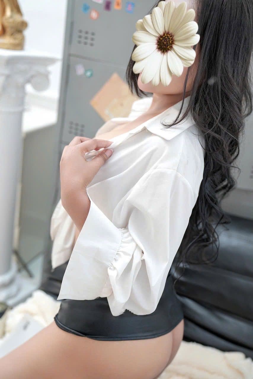 HẠ ANH - EM GÁI MẶT XINH VÚ TO DÂM VÔ ĐỐI