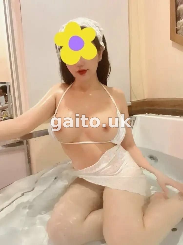 Bé Linh Đan mặt đẹp vú to xinh