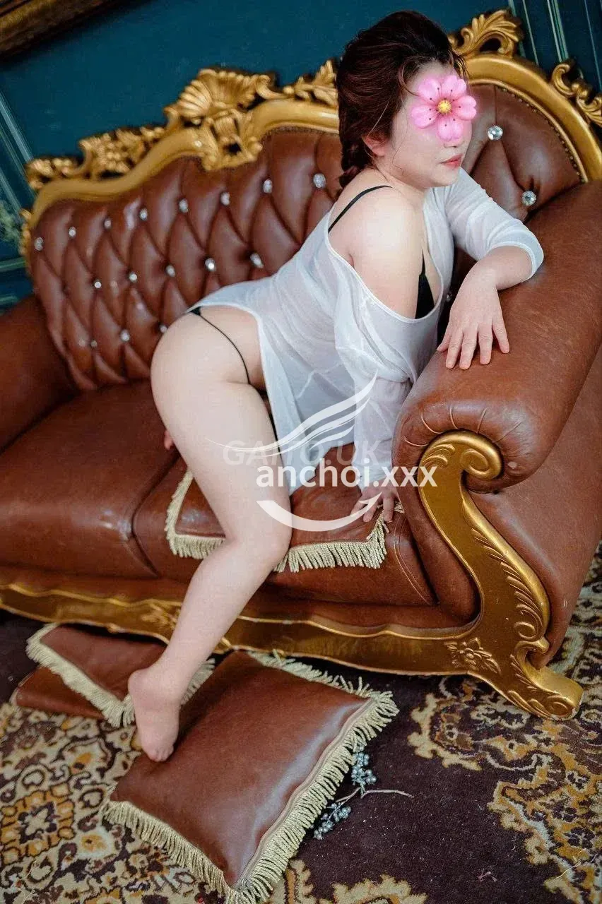 BÉ NA_ XINH DÂM PHỤC VỤ VUI VẺ