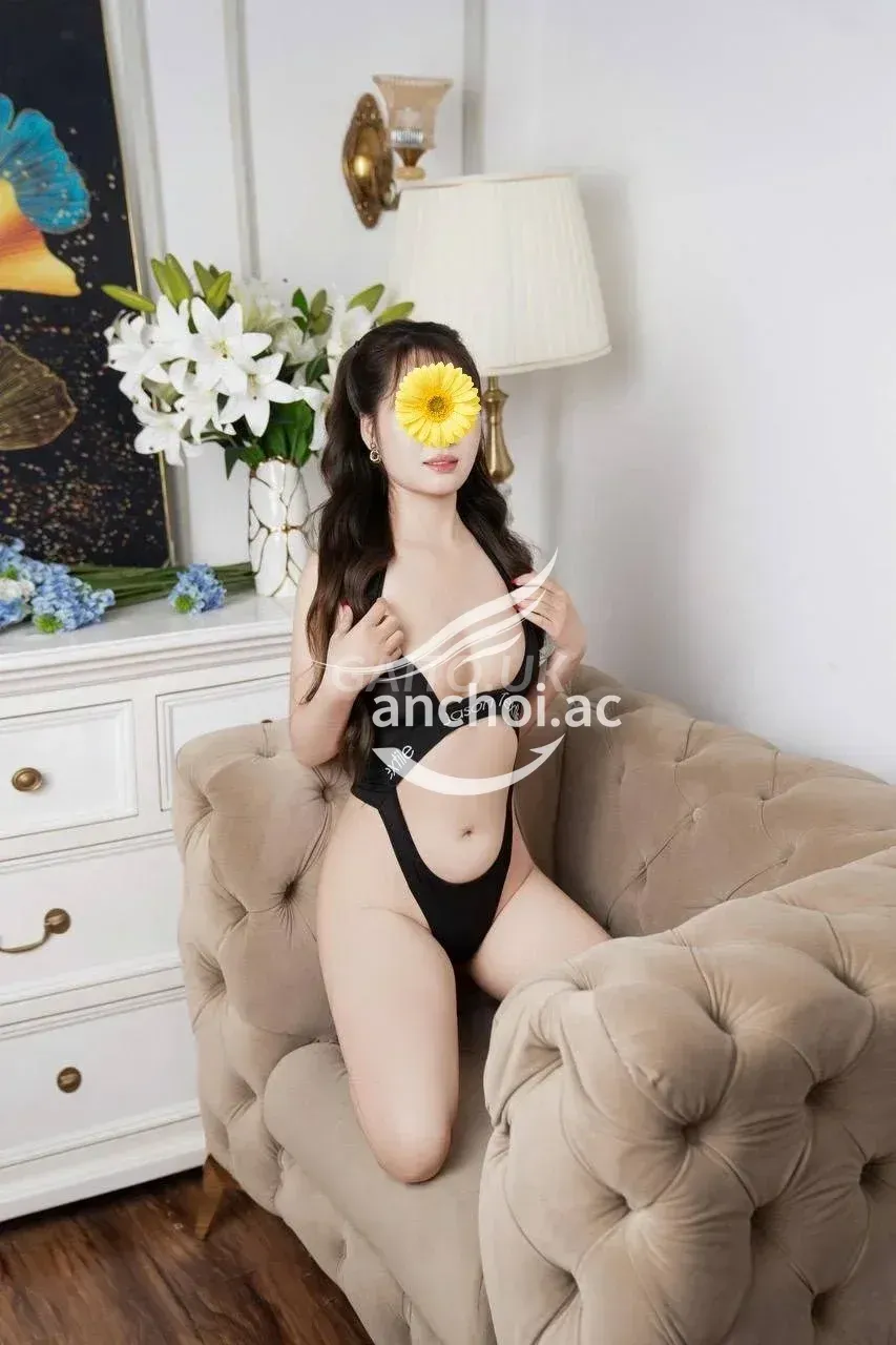 PHƯƠNG ANH EM GÁI MỘC MẠC HIỀN LÀNH MỚI ĐI LÀM LẦN ĐẦU 