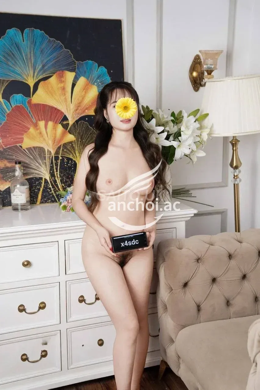 PHƯƠNG ANH EM GÁI MỘC MẠC HIỀN LÀNH MỚI ĐI LÀM LẦN ĐẦU 