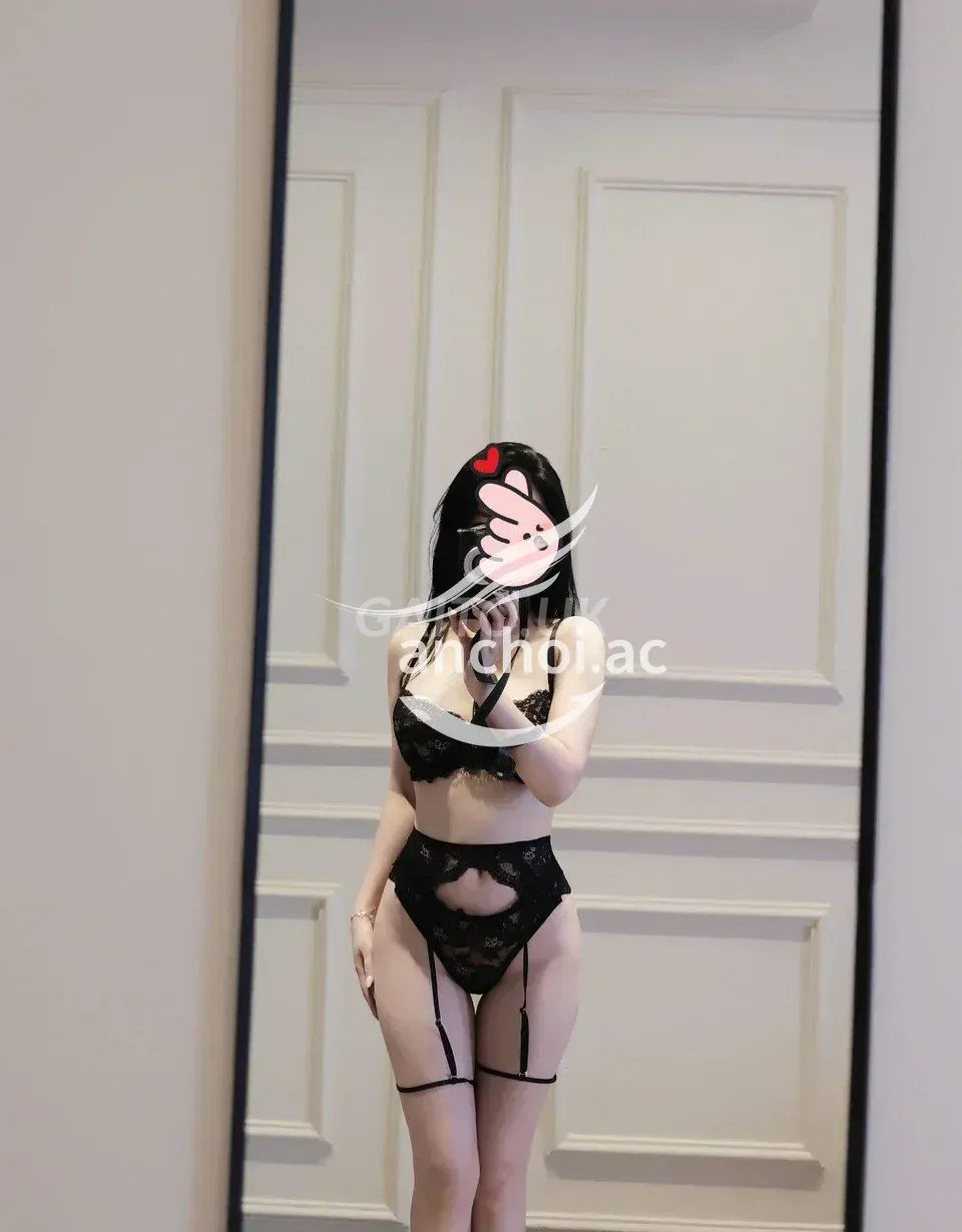 HOT GIRL MINH CHÂU_ ĐẸP TỰA THIÊN THÂN_BODY GỢI CẢM SEXY THẬT KO THỂ CẦM LÒNG