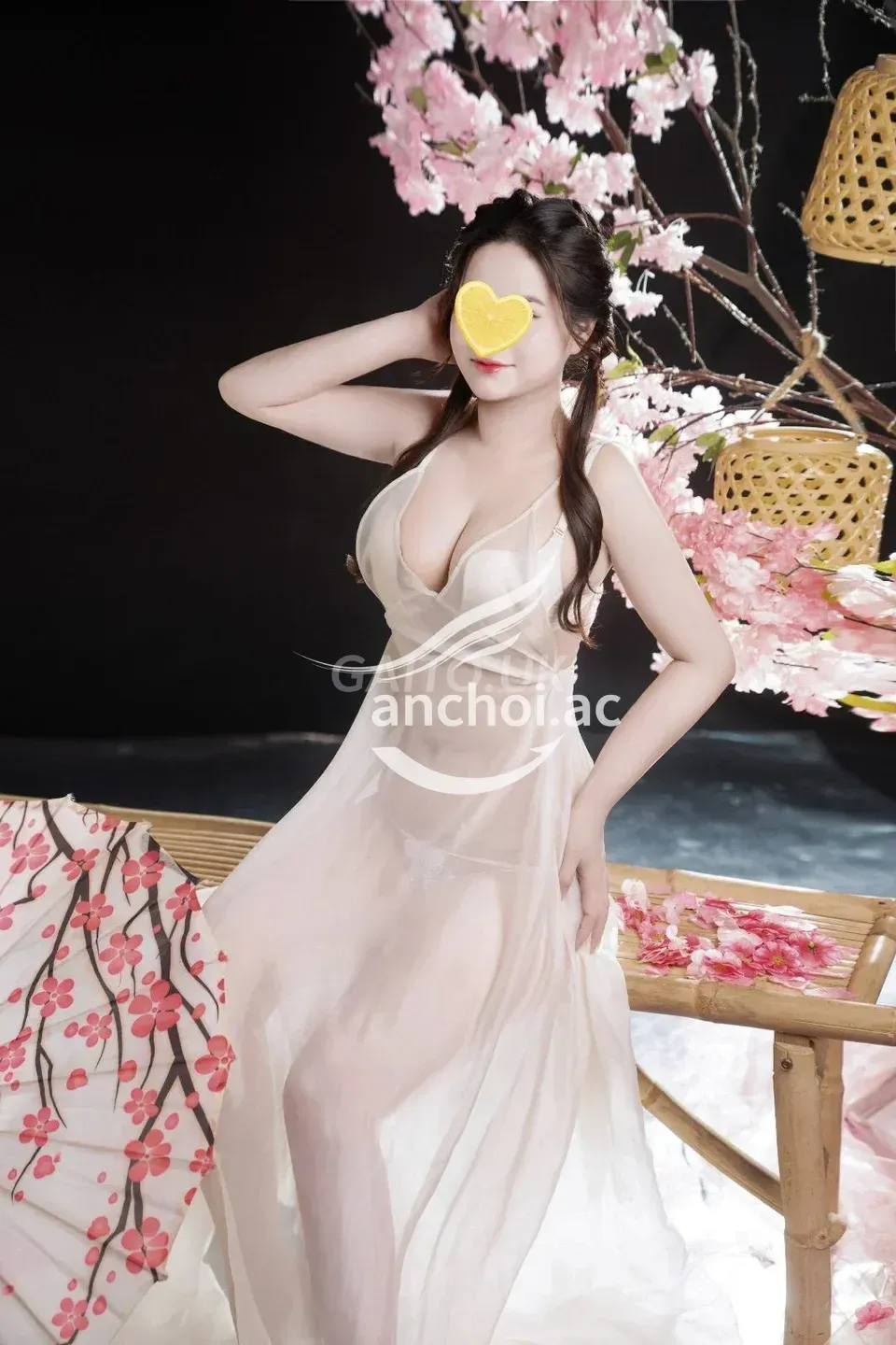 MON MON EM GÁI DỄ THƯƠNG VÚ TO MÔNG BỰ VỪA MỚI ĐI LÀM LẦN ĐẦU