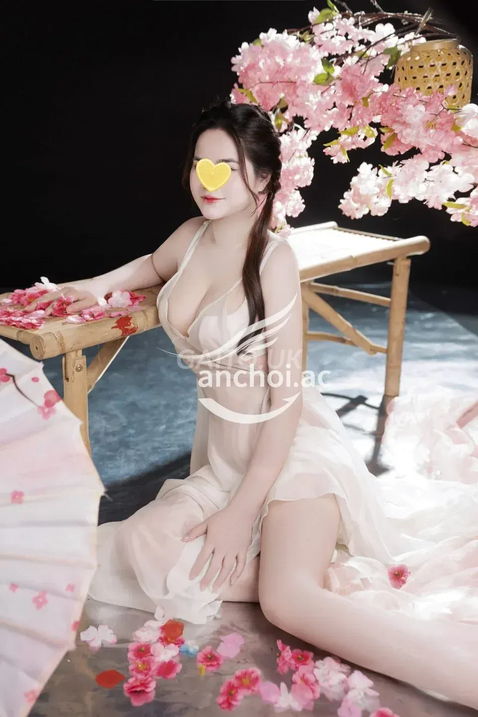 MON MON EM GÁI DỄ THƯƠNG VÚ TO MÔNG BỰ VỪA MỚI ĐI LÀM LẦN ĐẦU
