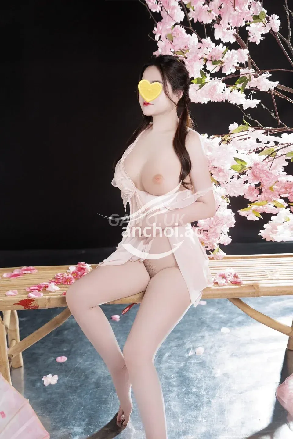 MON MON EM GÁI DỄ THƯƠNG VÚ TO MÔNG BỰ VỪA MỚI ĐI LÀM LẦN ĐẦU