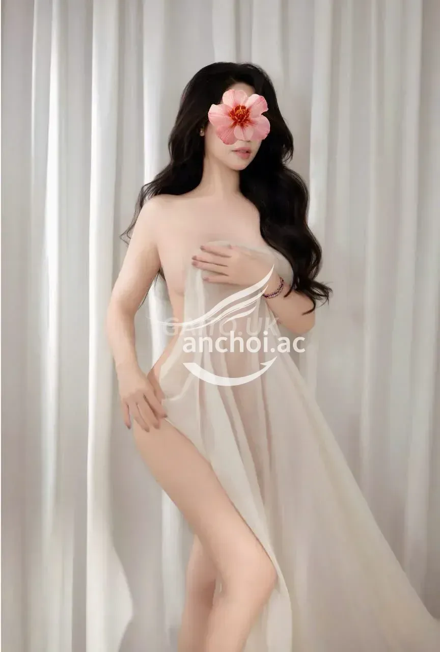 SAM CHÂN DÀI - SỞ HỮU CHIỀU CAO 1M72 - CẶP NGỰC TO MÔNG TRÒN - TÌNH CẢM THỔI KÈN