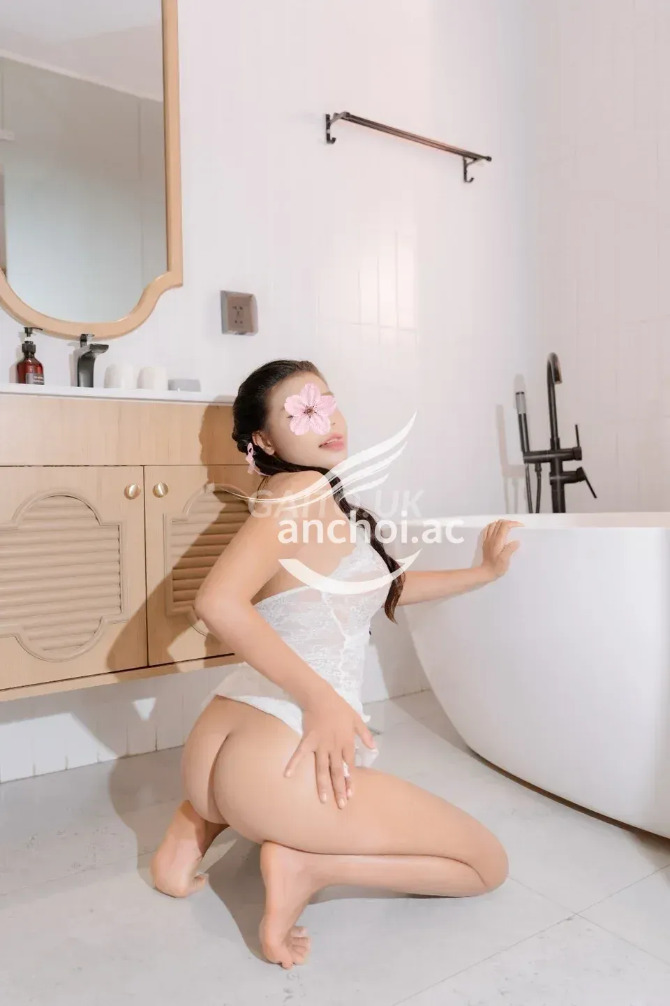 NEW BÉ VY AN - DUYÊN DÁNG SEXY NÓNG BỎNG CHIỀU KHÁCH 