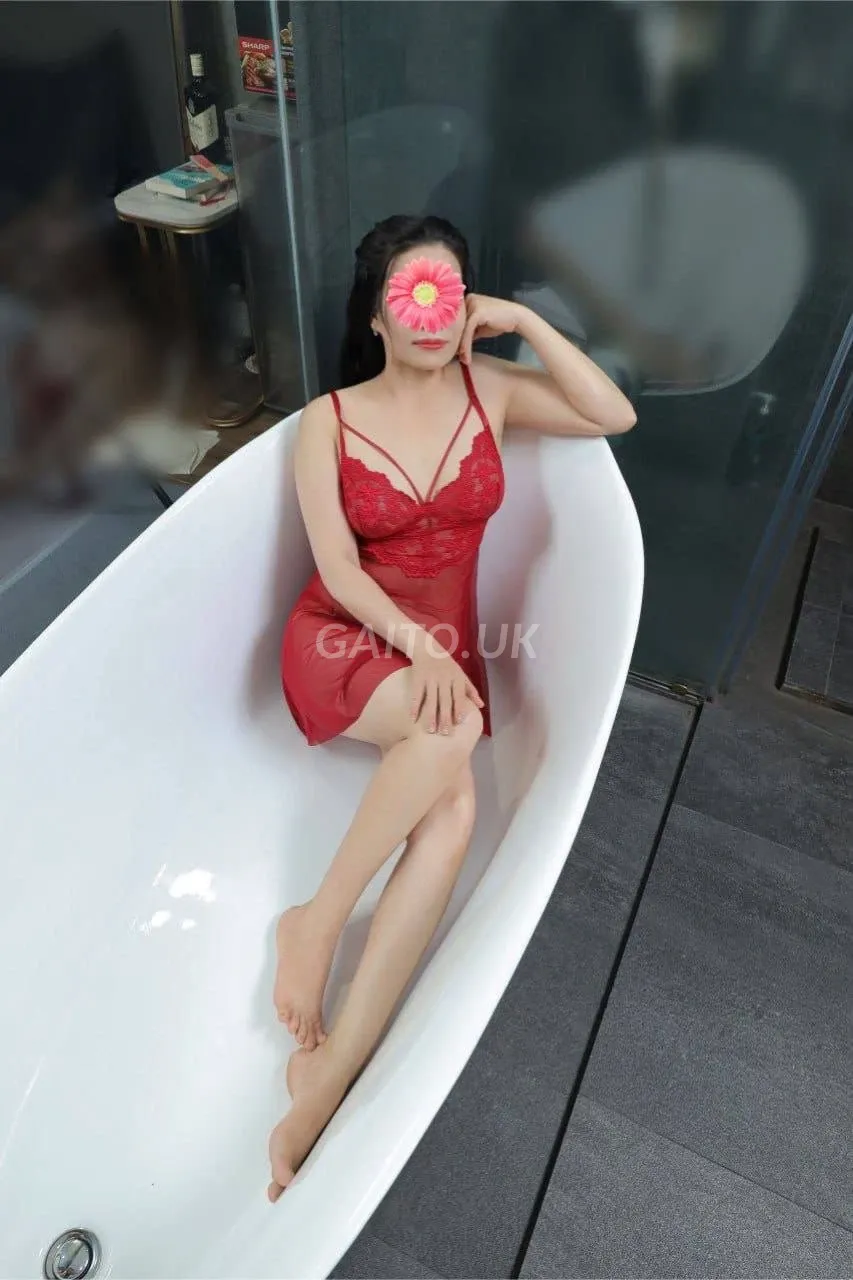 NGỌC CHÂU GÁI QUÊ LẦN ĐẦU ĐI LÀM, NGOAN HIỀN CHIỀU KHÁCH