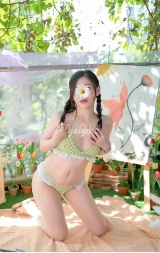 Vũ Vân :EM HÀNG NGON XINH -DA TRẮNG- BODY SEXY NÓNG BỎNG LÀM TÌNH CHUYÊN NGHIỆP 