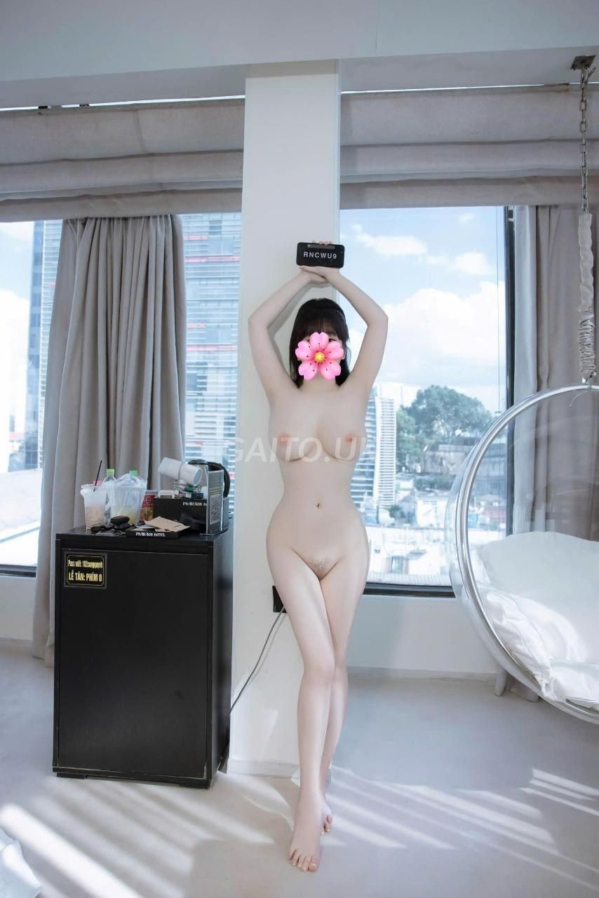 MIA LÊ - BABY XINH XẮN CHIỀU KHÁCH NHƯ BẠN TRAI THẬT LUÔN