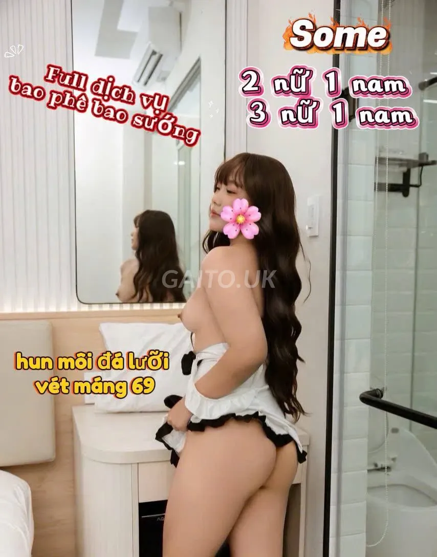 Bé kẹo nhận some hai nữ một nam 
