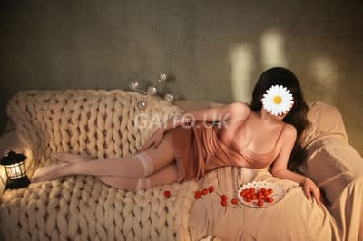 THẢO NHI - TUYỆT PHẨM, XINH VÀ CHIỀU KHÁCH TỚI BẾN