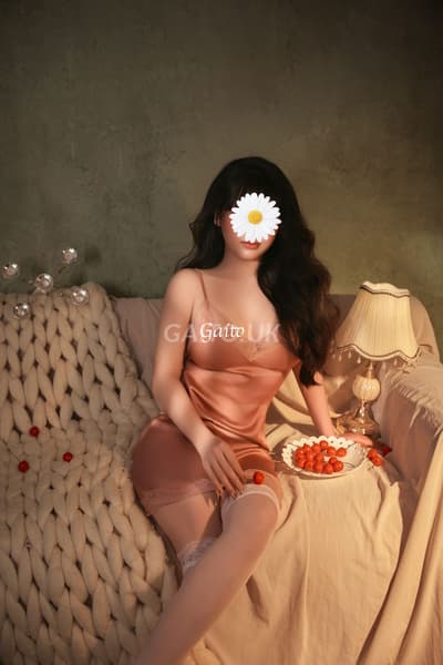 THẢO NHI - TUYỆT PHẨM, XINH VÀ CHIỀU KHÁCH TỚI BẾN