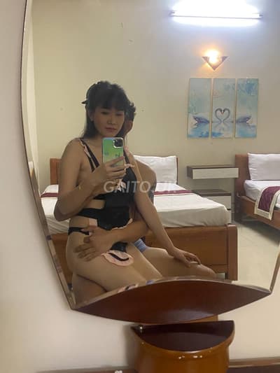 Băng Di xinh đẹp sắc sảo xứng tầm giá, Cosplay sexy : nữ sinh, ren lưới lọt khe, hầu gái