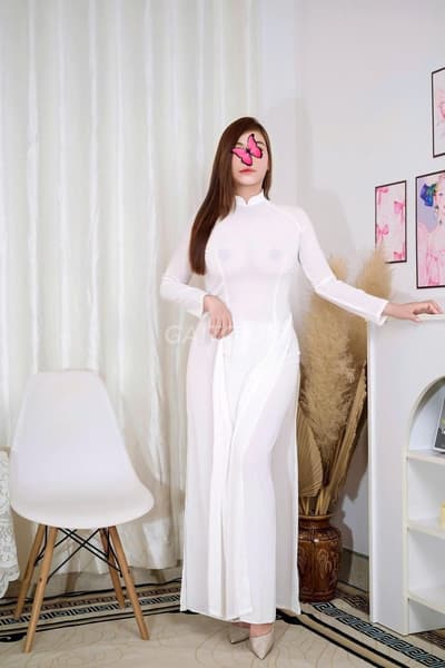 Quỳnh Như dáng đẹp cao ráo mặt xinh sắc xảo liếc mắt đưa tình dâm đãng