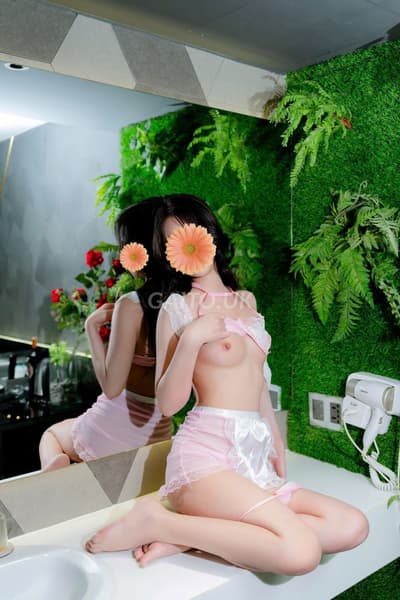 ANNA - BÉ ĐIỆU XINH XẮN DỄ THƯƠNG, CHIỀU KHÁCH