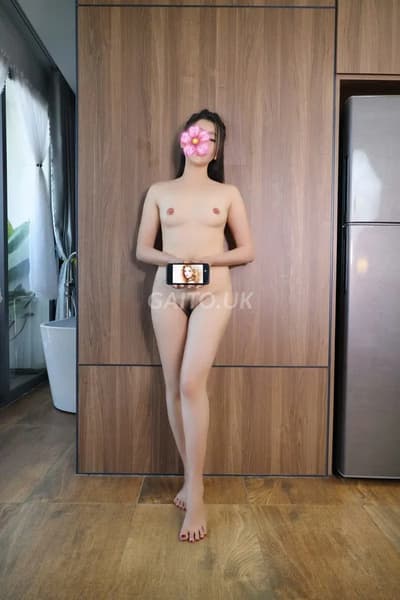 Phương Linh Xinh Xắn Dịu Dàng