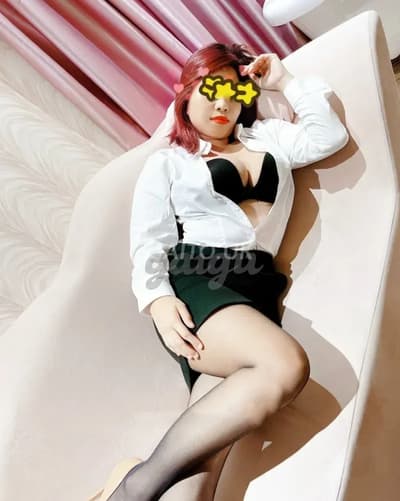 YẾN VY VÚ BAO TO SEXY VỚI CÁC BỘ ÁO COSPLAY GỢI DỤC