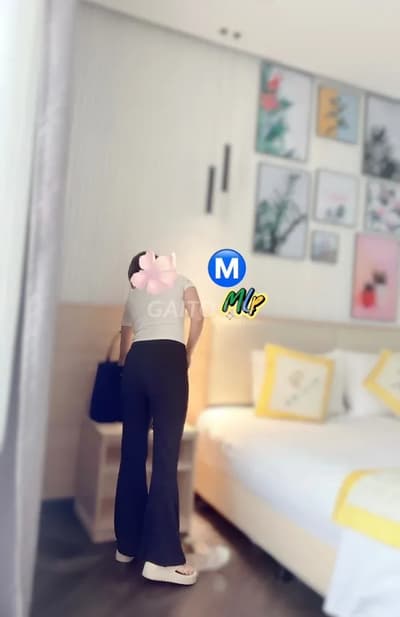 Ⓜ️ [ CA SĨ PHÒNG TRÀ ] Dâm .Mặt Xinh—Dáng Đẹp ( 会说中文 , can speak engs )