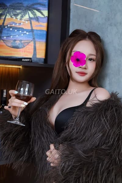 GÁI TEEN XINH _BĂNG BĂNG _ DA TRẮNG _VÚ TRÁI ĐÀO_ NGỌT NGÀO TÌNH CẢM