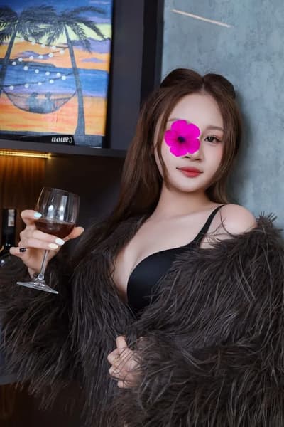 GÁI TEEN XINH _BĂNG BĂNG _ DA TRẮNG _VÚ TRÁI ĐÀO_ NGỌT NGÀO TÌNH CẢM