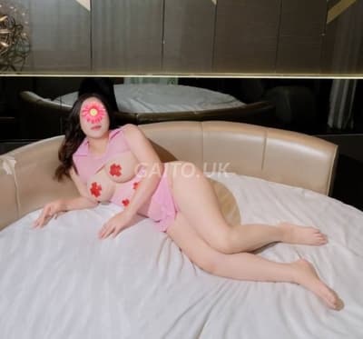 Thanh TRÚC - Vú to, Bướm múp, tận tình yêu chiều khách