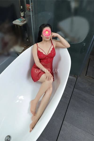 NGỌC CHÂU GÁI QUÊ LẦN ĐẦU ĐI LÀM, NGOAN HIỀN CHIỀU KHÁCH