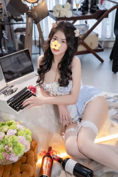 BÉ CANDY SIÊU PHẨM MẶT XINH DỄ THƯƠNG MỚI VÀO NGHỀ ĐI LÀM