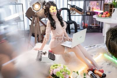BÉ CANDY SIÊU PHẨM MẶT XINH DỄ THƯƠNG MỚI VÀO NGHỀ ĐI LÀM