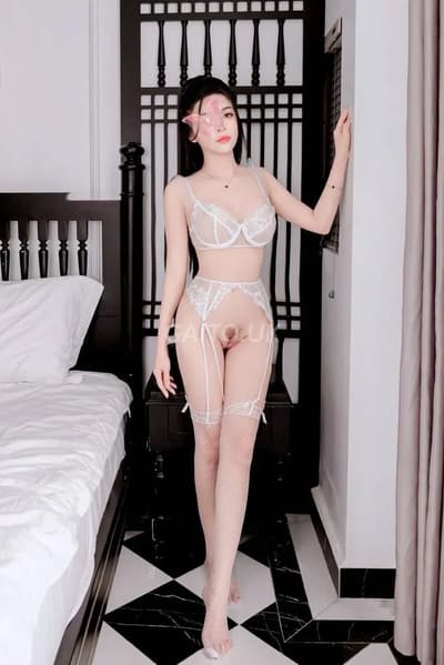 HÀ MY CHÂN DÀI 1m68 _ chuẩn mẫu mặt xinh _ thái độ ngoan yêu hàng họ nét căng_ c