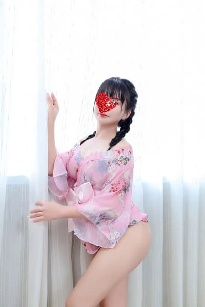 LINH ĐAN TRẺ XINH PHỤC VỤ BÚ CU RẤT DÂM NHIỆT TÌNH VỚI KHÁCH NHƯ NGƯỜI TÌNH