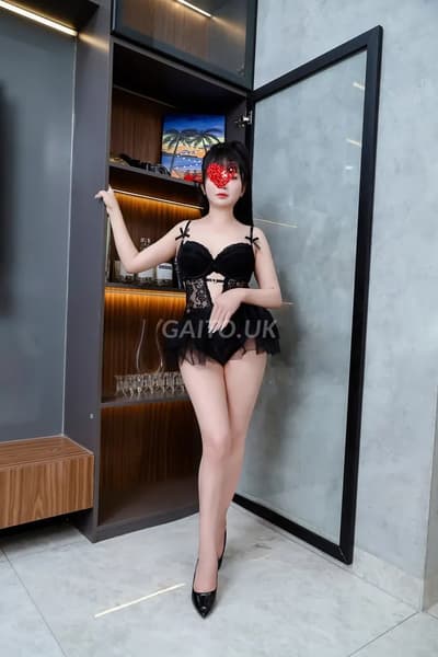 LINH ĐAN TRẺ XINH PHỤC VỤ BÚ CU RẤT DÂM NHIỆT TÌNH VỚI KHÁCH NHƯ NGƯỜI TÌNH