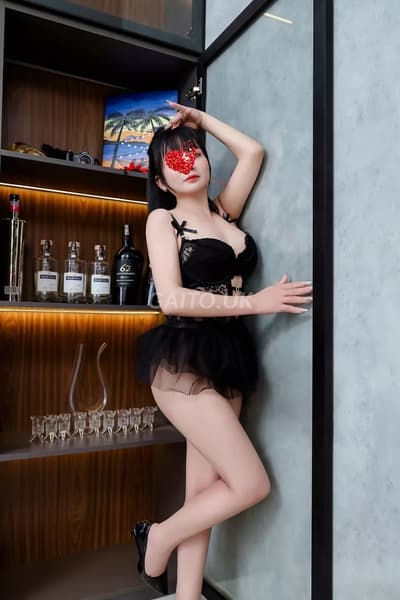 LINH ĐAN TRẺ XINH PHỤC VỤ BÚ CU RẤT DÂM NHIỆT TÌNH VỚI KHÁCH NHƯ NGƯỜI TÌNH