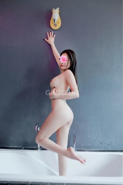 LINH NHI SIÊU PHẨM HÀNG NGON - MẶT XINH NHƯ HOA - VÚ BÍM HỒNG HÀO NHIỀU NƯỚC 