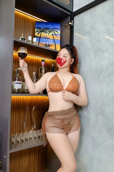 BÉ MIU XINH XẮN ĐÍT CONG VÚ BỰ DOGGY ĐÁ BI MÚC CU DÂM BAO PHÊ CHIỀU KHÁCH