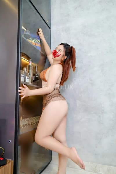 BÉ MIU XINH XẮN ĐÍT CONG VÚ BỰ DOGGY ĐÁ BI MÚC CU DÂM BAO PHÊ CHIỀU KHÁCH