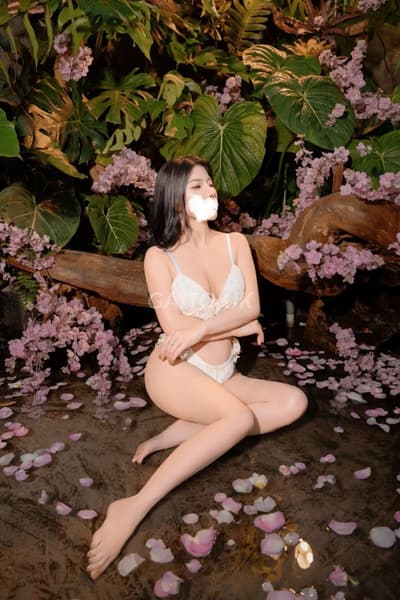 LINH NHI - THẦN DÂM CHIỀU KHÁCH VÔ BỜ BẾN