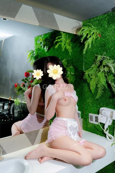 ANNA - BÉ ĐIỆU XINH XẮN DỄ THƯƠNG, CHIỀU KHÁCH