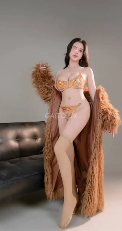 HOA LAN - SỞ HỮU DÁNG ĐẸP VỚI BỘ NGỰC VÔ CÙNG GỢI CẢM CHIỀU KHÁCH