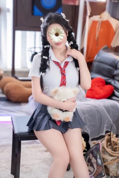 LY LY - CÔ NÀNG NHÍ NHẢNH HỒN NHIÊN CỰC DÂM