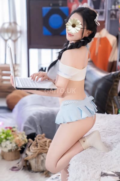 LY LY - CÔ NÀNG NHÍ NHẢNH HỒN NHIÊN CỰC DÂM