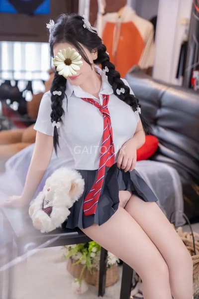 LY LY - CÔ NÀNG NHÍ NHẢNH HỒN NHIÊN CỰC DÂM